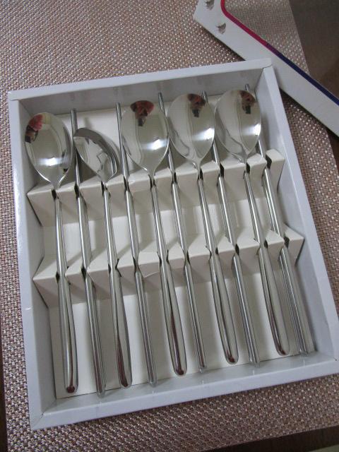 �؍��� 5�l�� �X�W���Z�b�g �X�e�����X �X�v�[���Ɣ� �M�t�g�Z�b�g �̎ʐ^1