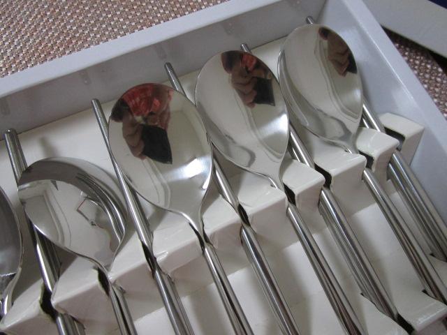 �؍��� 5�l�� �X�W���Z�b�g �X�e�����X �X�v�[���Ɣ� �M�t�g�Z�b�g �̎ʐ^2