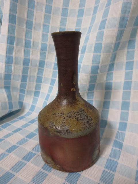 焼き締め細首花瓶 φ11×22cm の写真1
