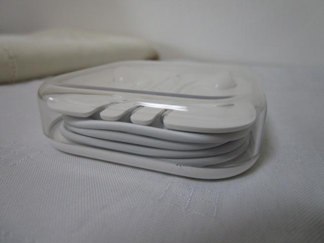 Apple���� �L���C���z�� 3.5mm�W���b�N ���ʒ����{�^���t�� �z���C�g�f�U�C�� ���g�p ���J���ς�N �̎ʐ^7