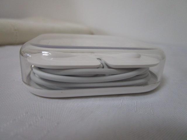 Apple���� �L���C���z�� 3.5mm�W���b�N ���ʒ����{�^���t�� �z���C�g�f�U�C�� ���g�p ���J���ς�N �̎ʐ^8