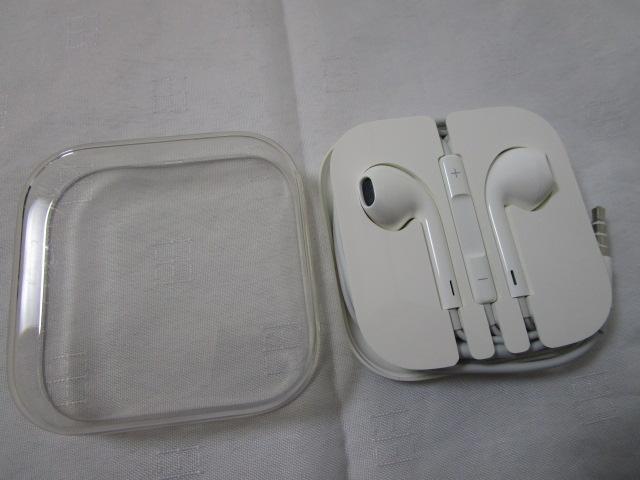 Apple���� �L���C���z�� 3.5mm�W���b�N ���ʒ����{�^���t�� �z���C�g�f�U�C�� ���J���ς�A �̎ʐ^1